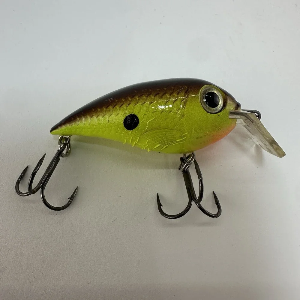 Bomber Fat Free Shad Crankbait Chartreuse Black Spot Bass Fishing Lure